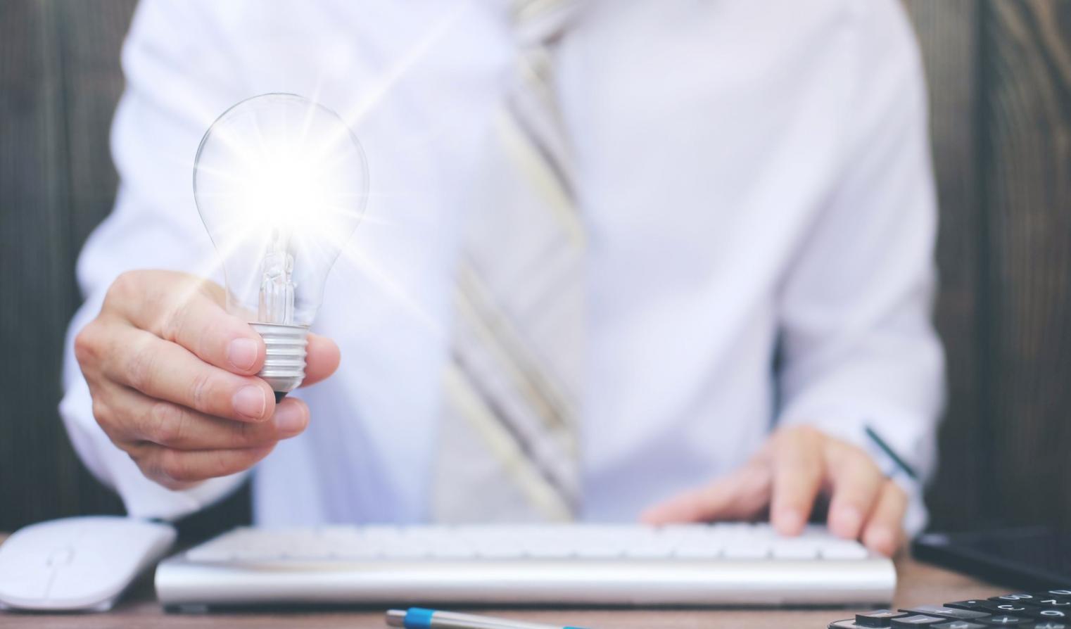 Proces generowania raportu finansowego AI